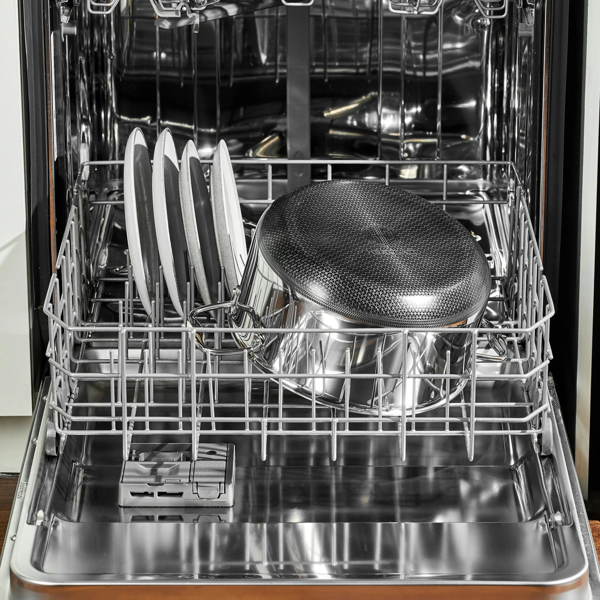 Hybrid Stock Pot With Lid, 8-Qt